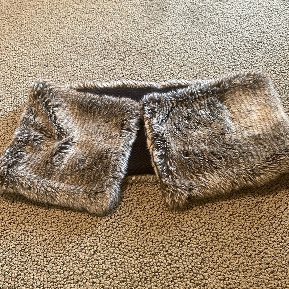 Stella & Dot Faux Fur Wrap in EUC - Picture 1 of 8